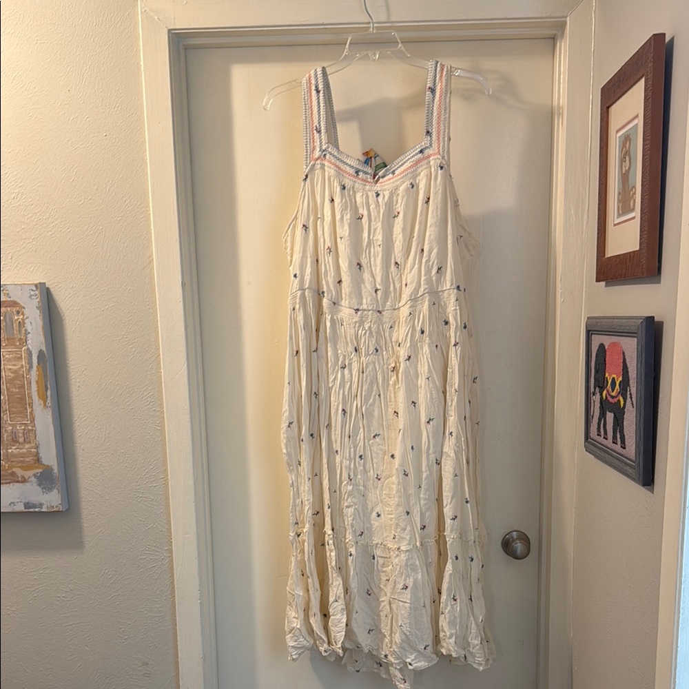 Elegant Cream Sleeveless Dress